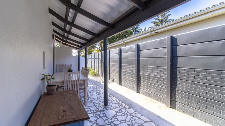 1 Bedroom Property for Sale in Sandbaai Western Cape